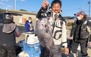 初釣り、良型続出（クロ・イシダイ）釣果