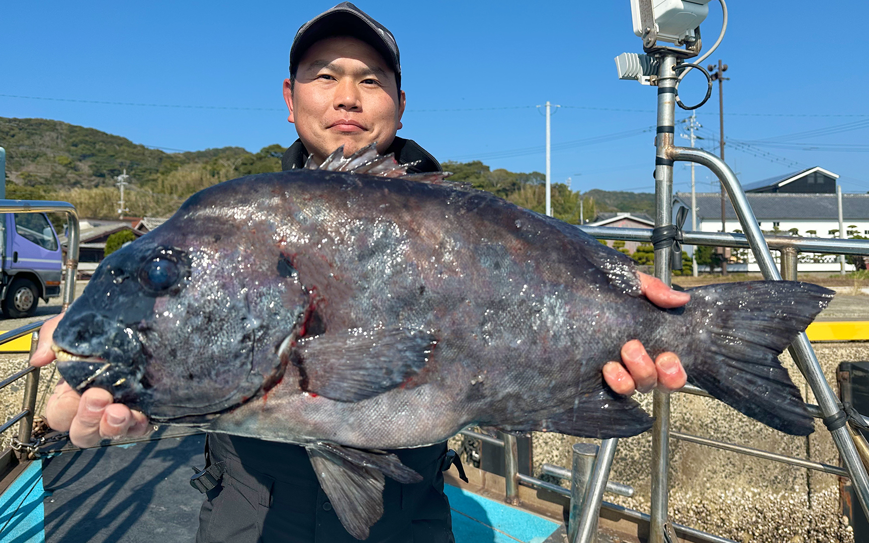 古志岐三礁の良型イシダイ